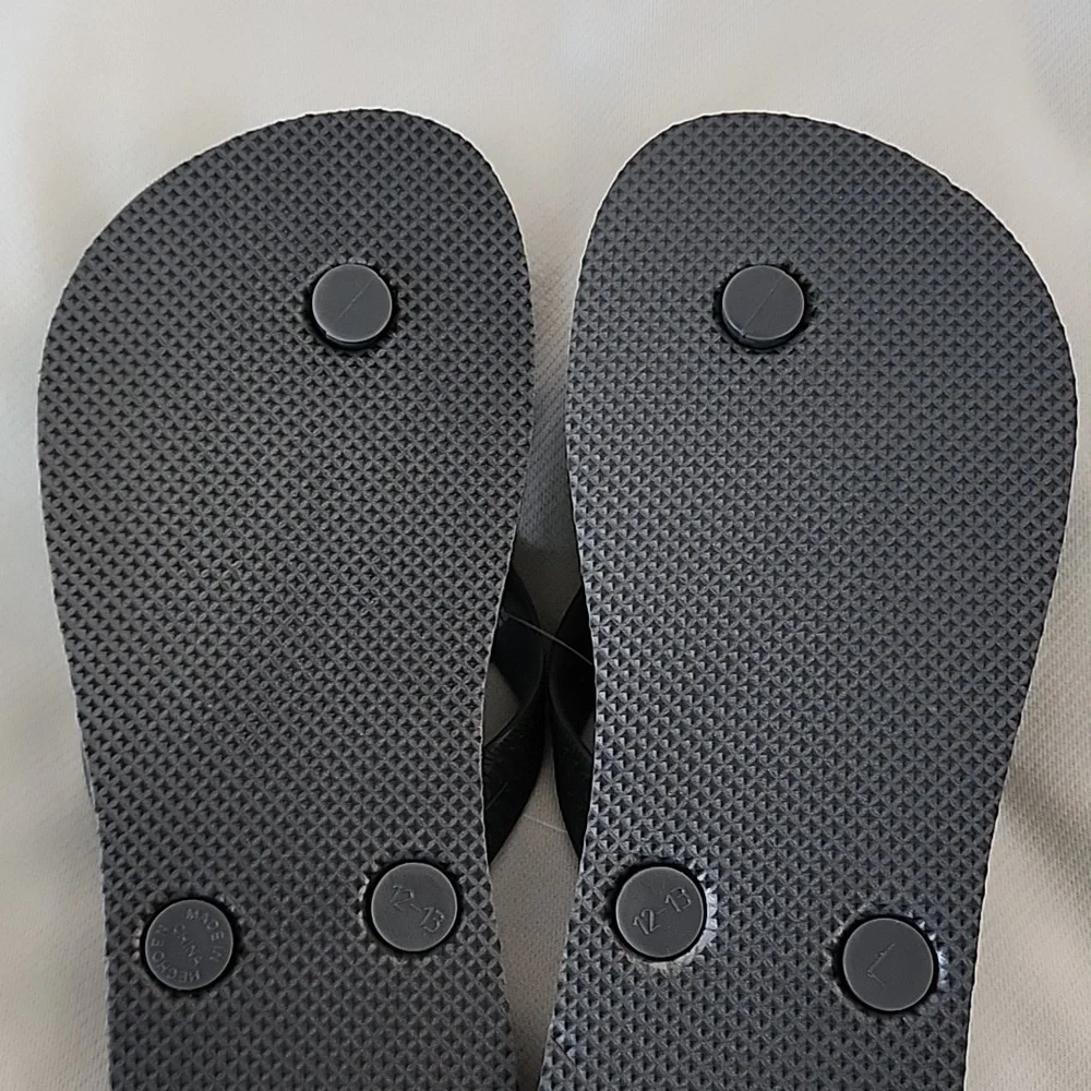 Old Navy Flip Flop Size: 12-13